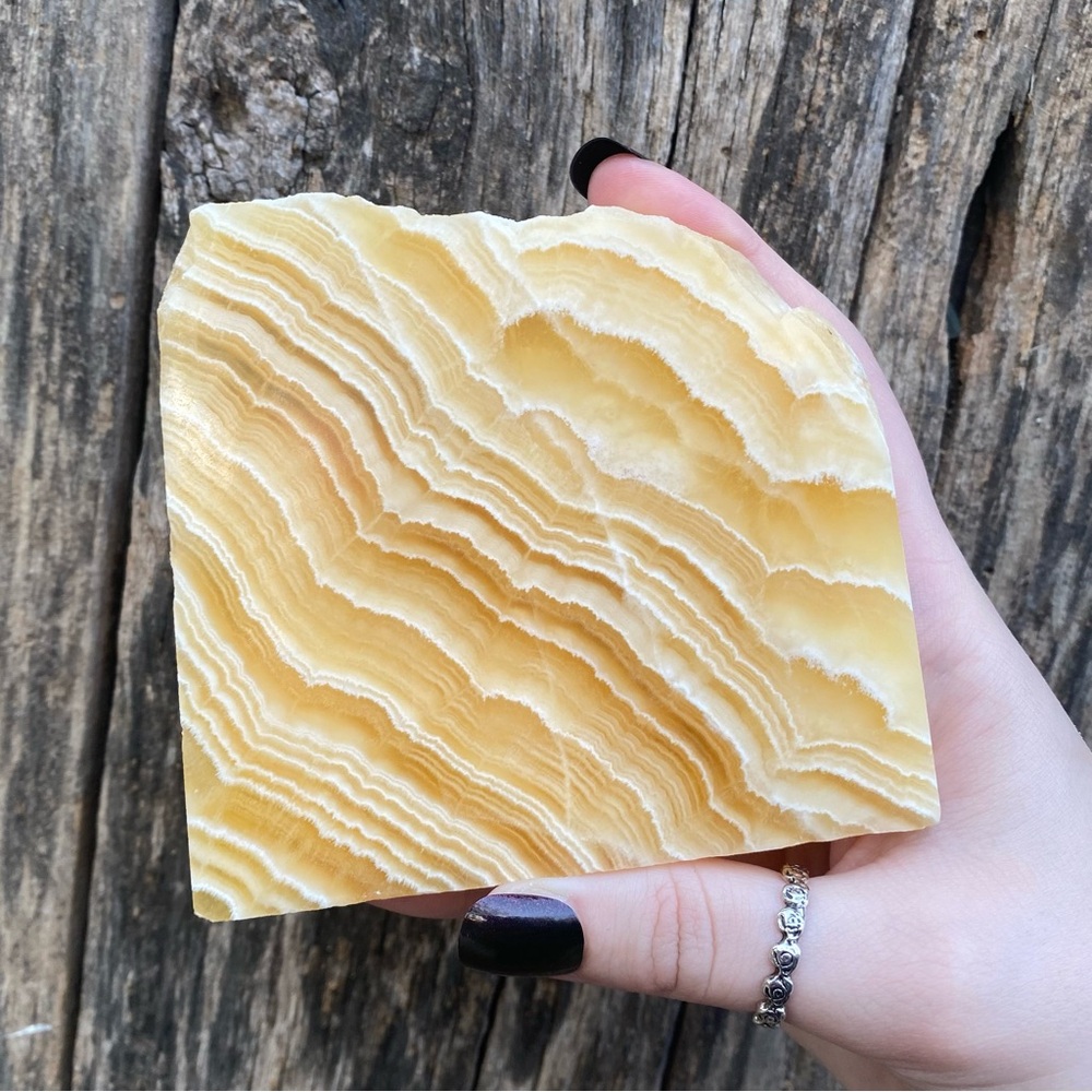 ☁️ banded orange calcite crystal slab